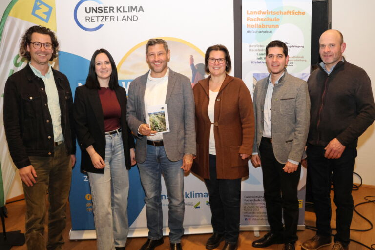 Mehr über den Artikel erfahren Weinbau im Umbruch: Humusaufbau und Wasserrückhalt sind zentral